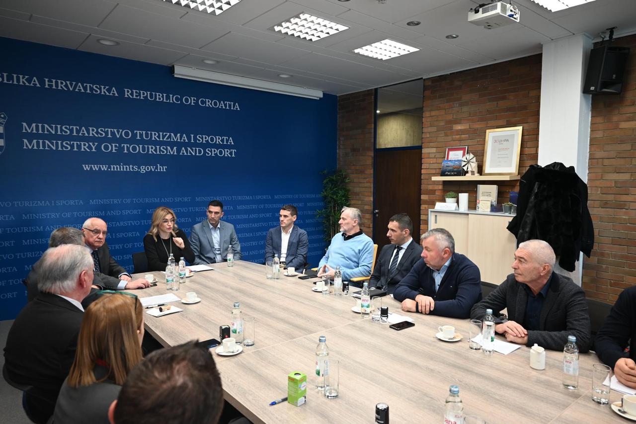 Brnjac uručila ugovore od 4 milijuna eura za sport djece i mladih