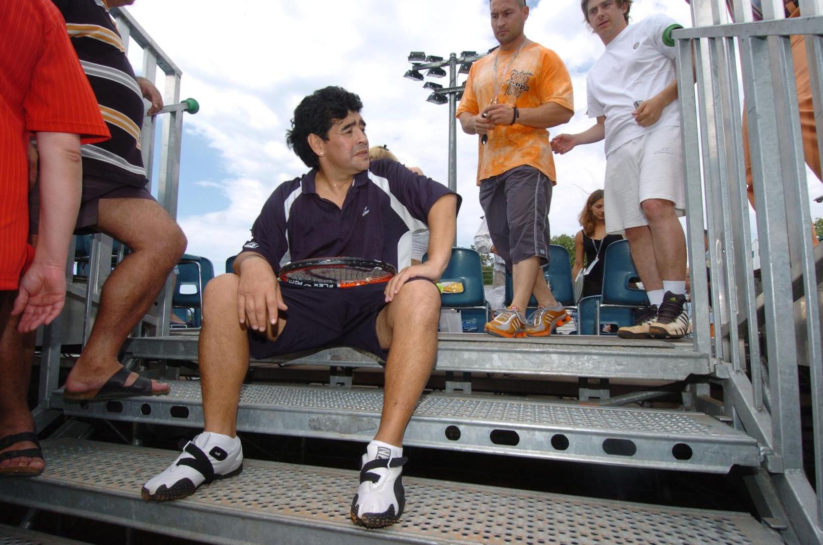 16.06.2005., Novi Vinodolski - U sklopu teniskog spektakla Senior Toura, koji se treci put odrzao u Hrvatskoj, Diego Armando Maradona i Goran Ivanisevic 20-ak minuta izmjenjivali su udarce na sredisnjem terenu. 
Photo: Zeljko Lukunic/PIXSELL