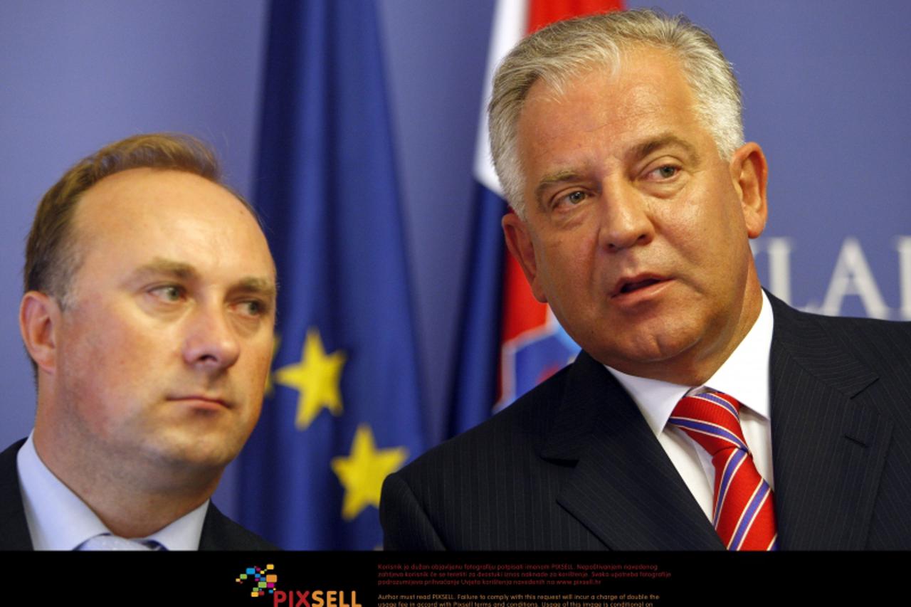 '26.08.2008.,Zagreb,Markov trg - Vlada republike Hrvatske,press konferencija Predsjednika Vlade. Dr. Ivo Sanader govorit ce o stanju u republlici Hrvatskoj na prvoj konferenciji nakon godisnjih odmora