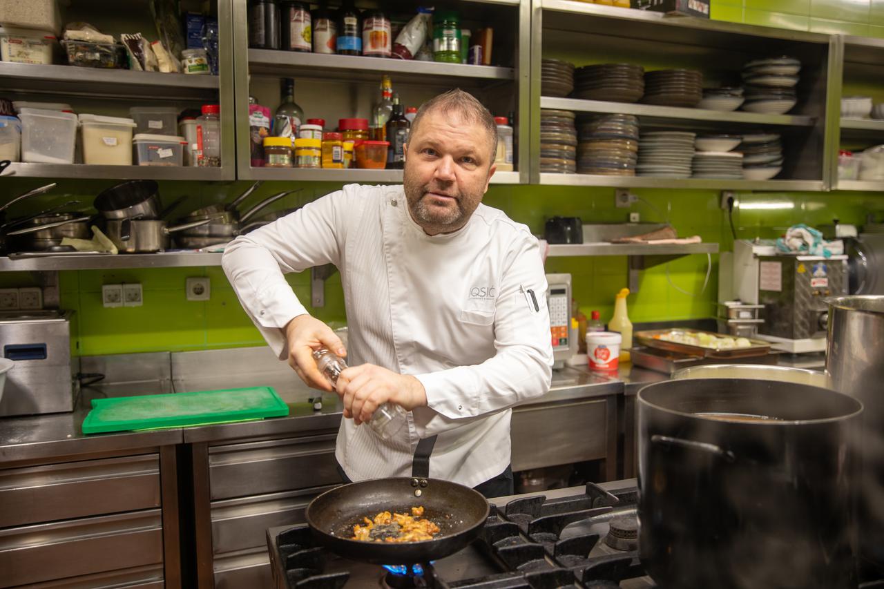 Zmajevac: Pripema jela u restoranu i vinariji Josić