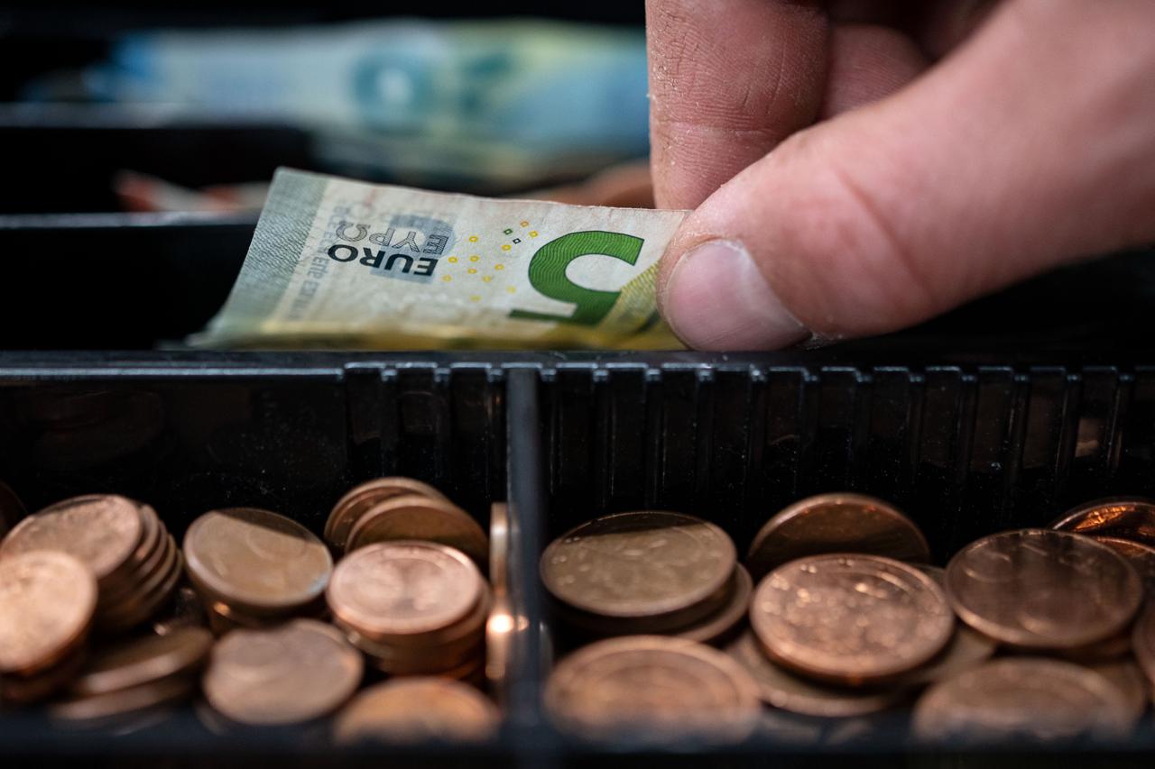 Consumer prices rise by over six percent in the southwest