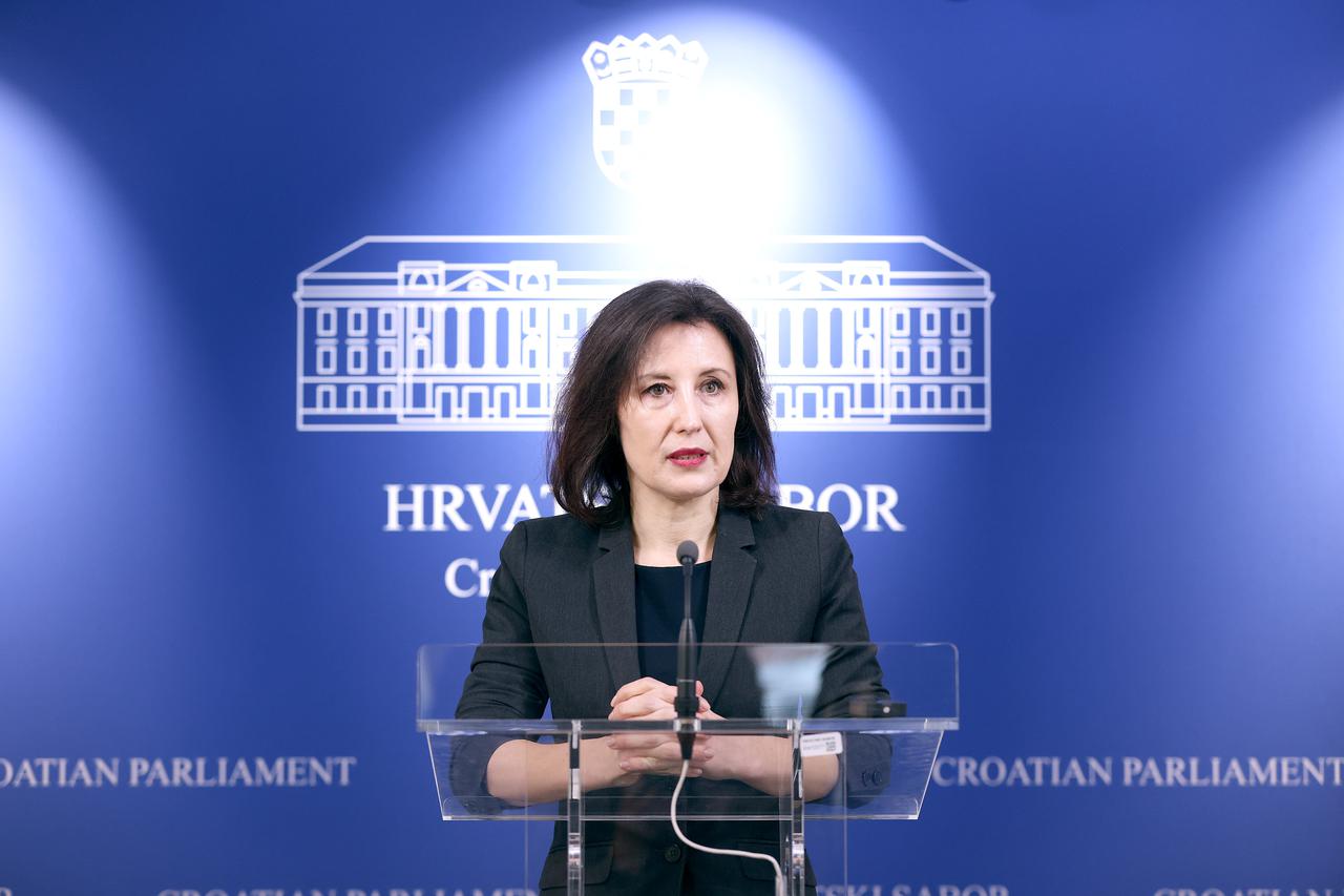 Zagreb: Dalija Orešković o prijedlogu zabrane crvene petokrake