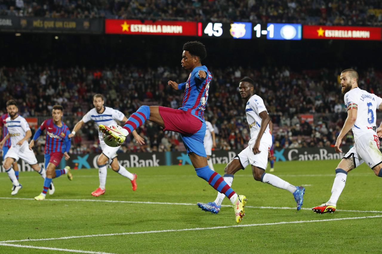 LaLiga - FC Barcelona v Deportivo Alaves