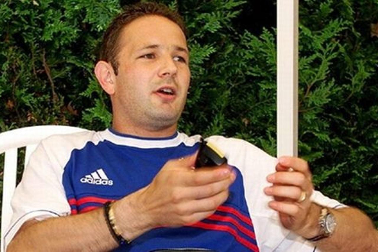 'Yugoslav defender Sinisa Mihajlovic speaks to journalists, 10 June at the St Galmier hotel, the Yugoslav soccer team\'s residency during the World Cup. Yugoslavia will open the Group F competition vs