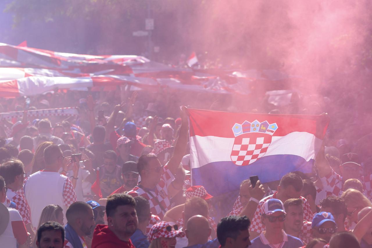 SP 2026 Toronto: Veliki hrvatski korteo prema Toronto stadionu sa 100-metarskom zastavom