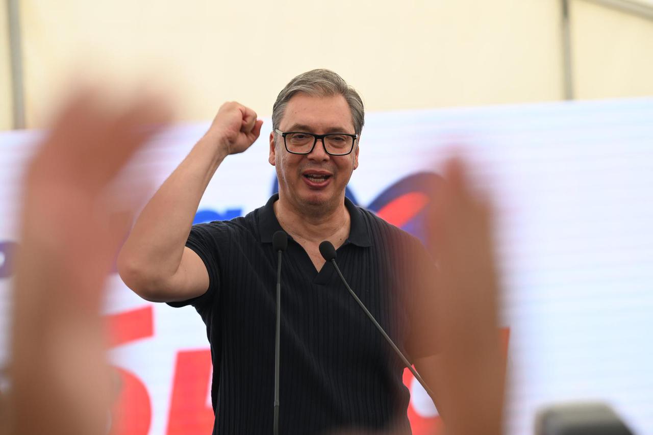 Vučić u sklopu kampanje "Ujedinjena Srbija"  posjetio Banovo Polje