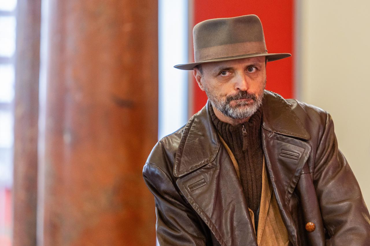 Pula: Predstavljanje romana "Sunčanik" Damira Karakaša 