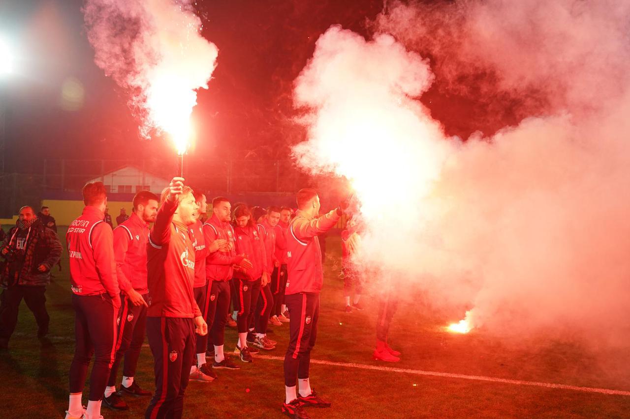 Navija?i FK Crvena zvezda organizirali do?ek za nogometaše koji su ostvarili direktan plasman u osminu finala Lige Europe 