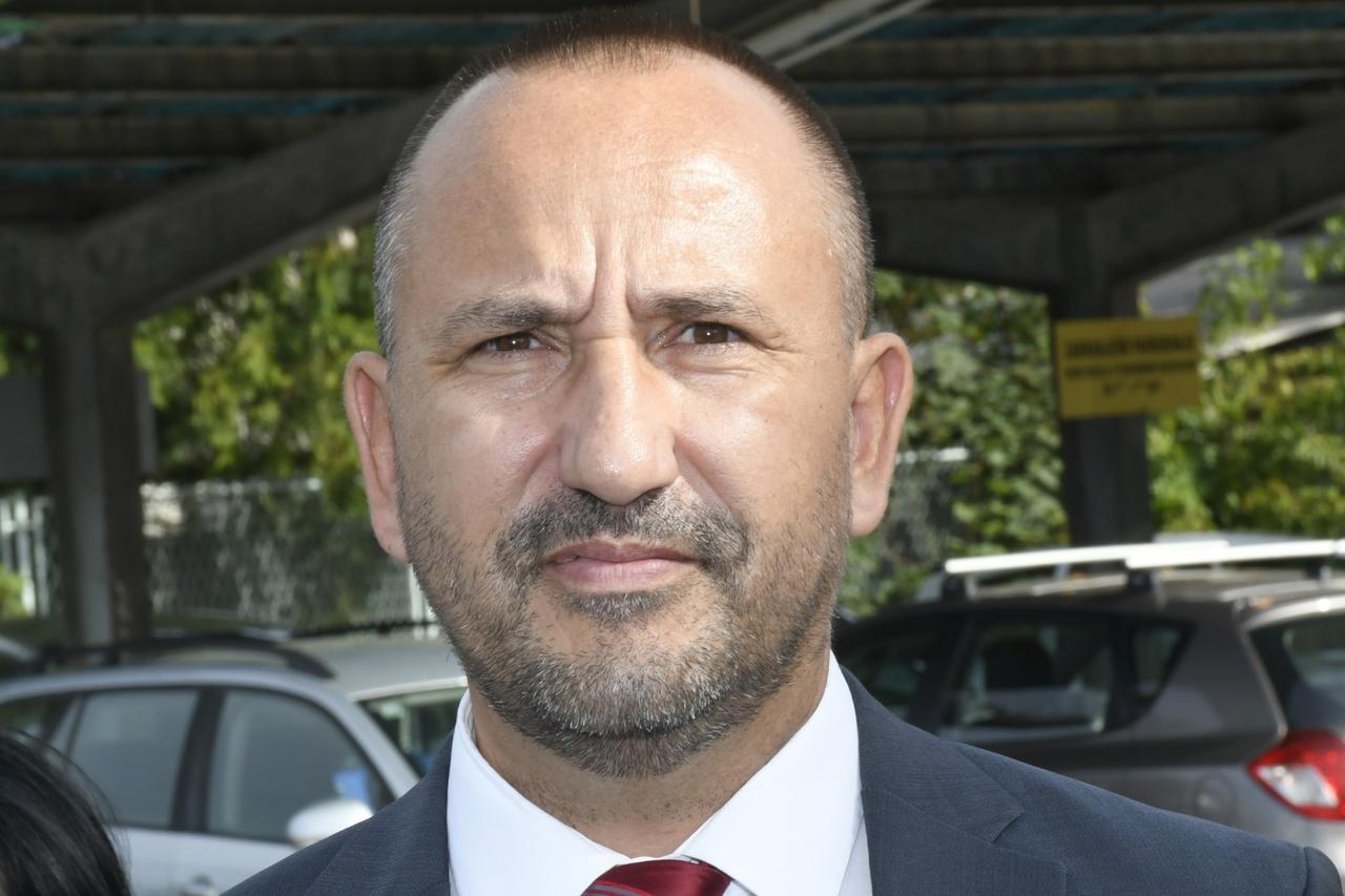 Željko Sačić i Hrvoje Zekanović održali konferenciju ispred Rafinerije Sisak