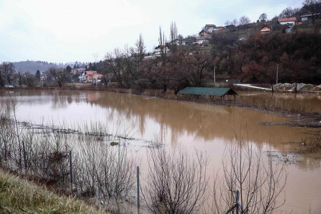 Sarajevo: Zbog kiše i otapanja snijega raste vodostaj rijeka u Bosni