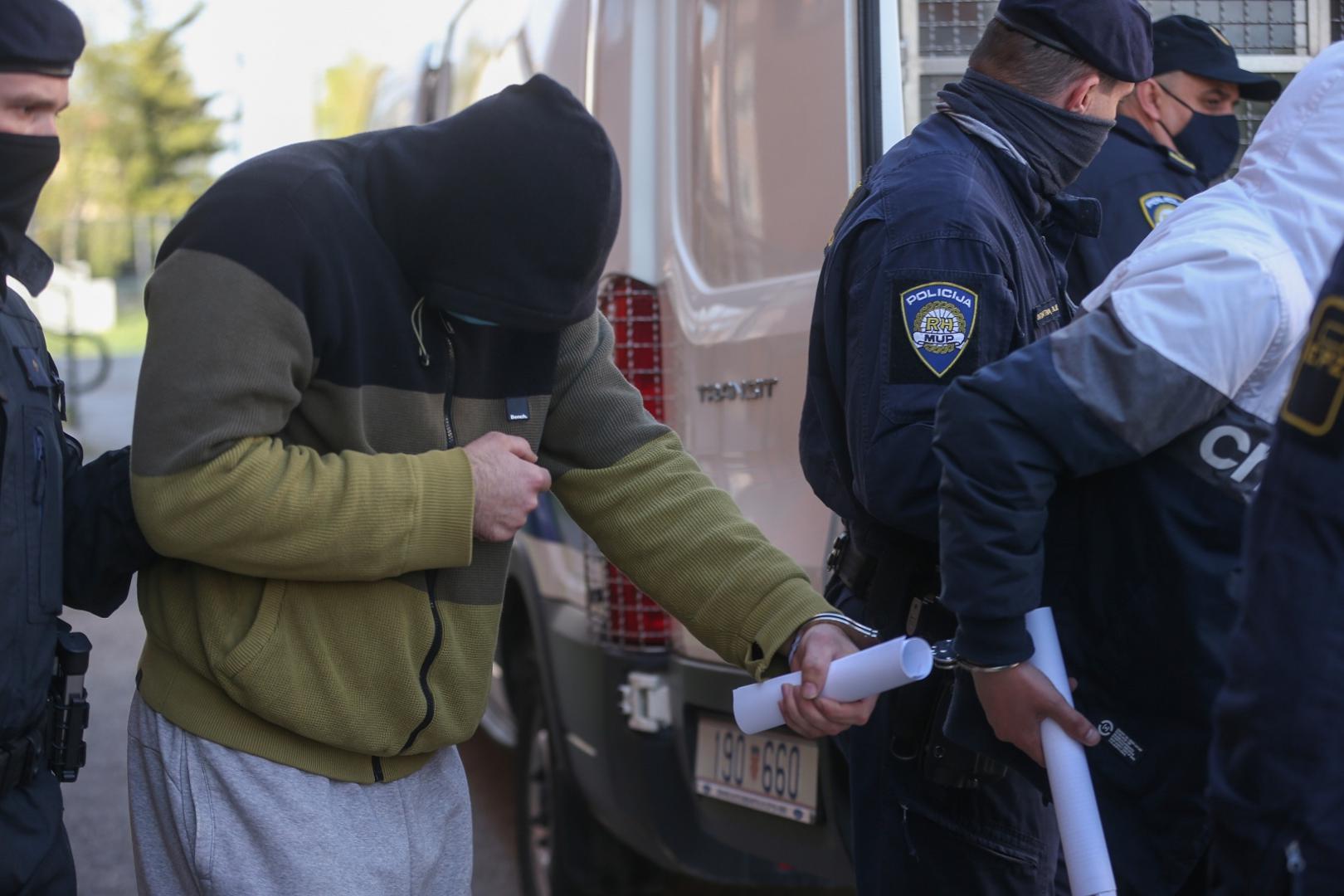 15.04.2021., Velika Gorica - Policija je u Zapresicu uhitila više osoba povezanih s proizvodnjom i preprodajom droge koji su dovedeni na Zupanijski sud u Velikoj Gorici. Photo: Zeljko Lukunic/PIXSELL