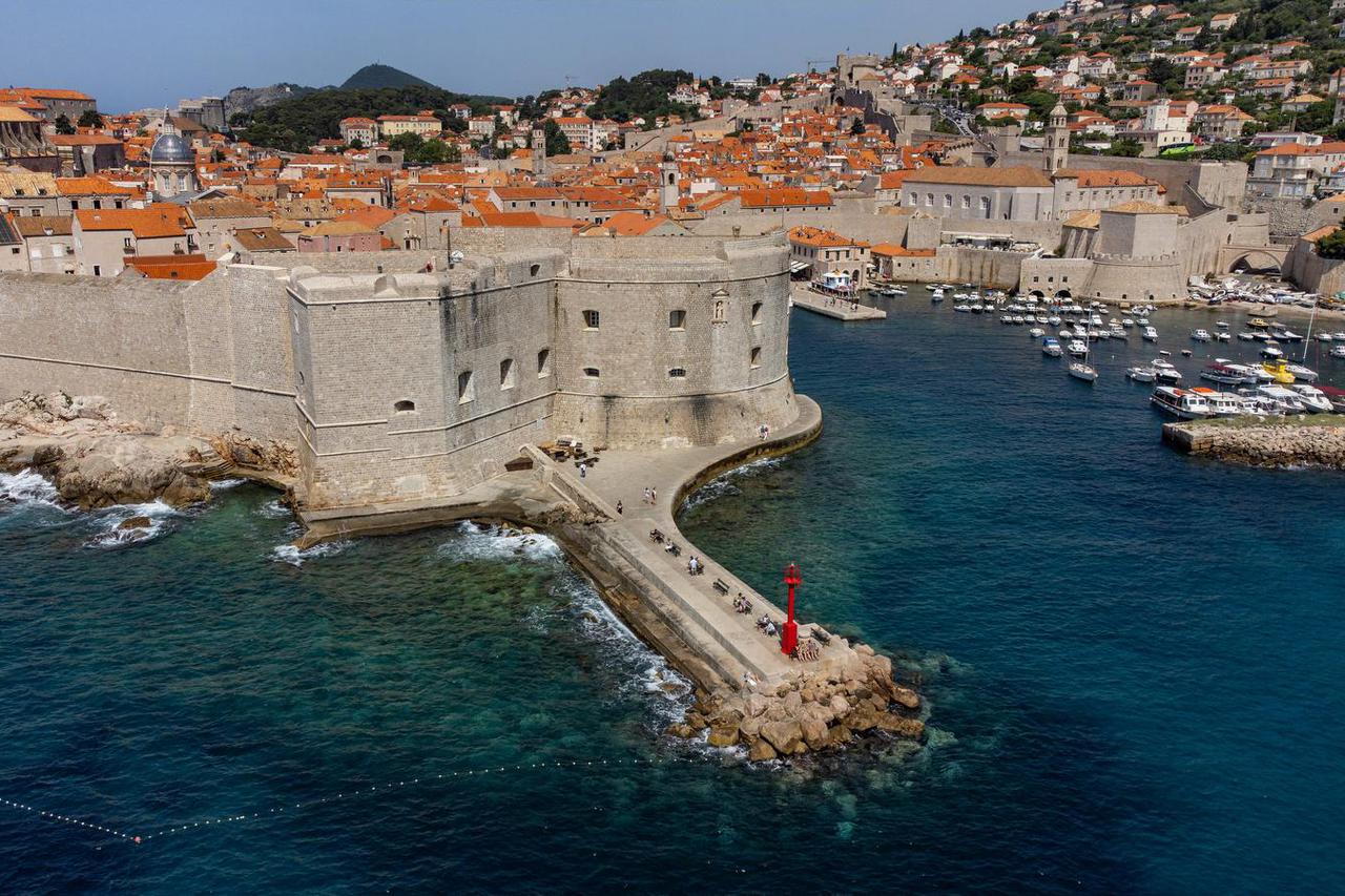 Pogled iz zraka na staru jezgru Dubrovnika