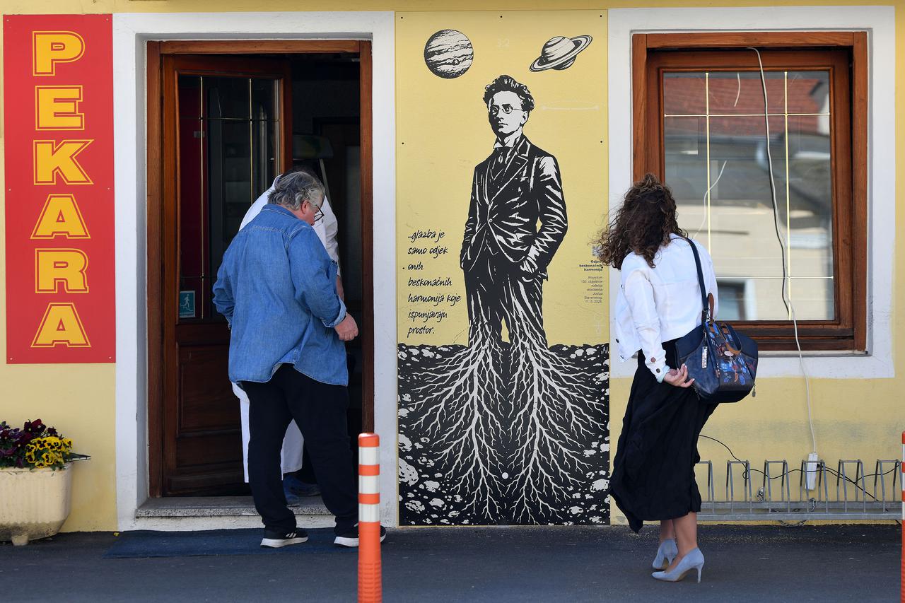 Čakovec dobio mural “Odjeci beskonačnih harmonija” posvećen Josipu Štolceru-Slavenskom