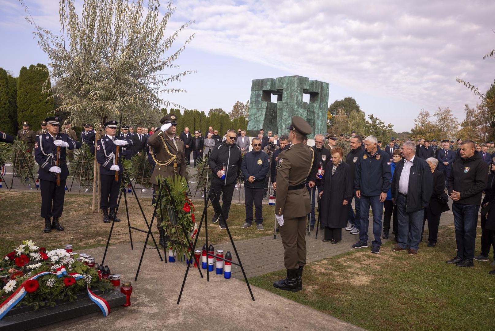 Zbog svoje uloge u obrani Vukovara postao je jednim od najprepoznatljivijih simbola otpora grada.