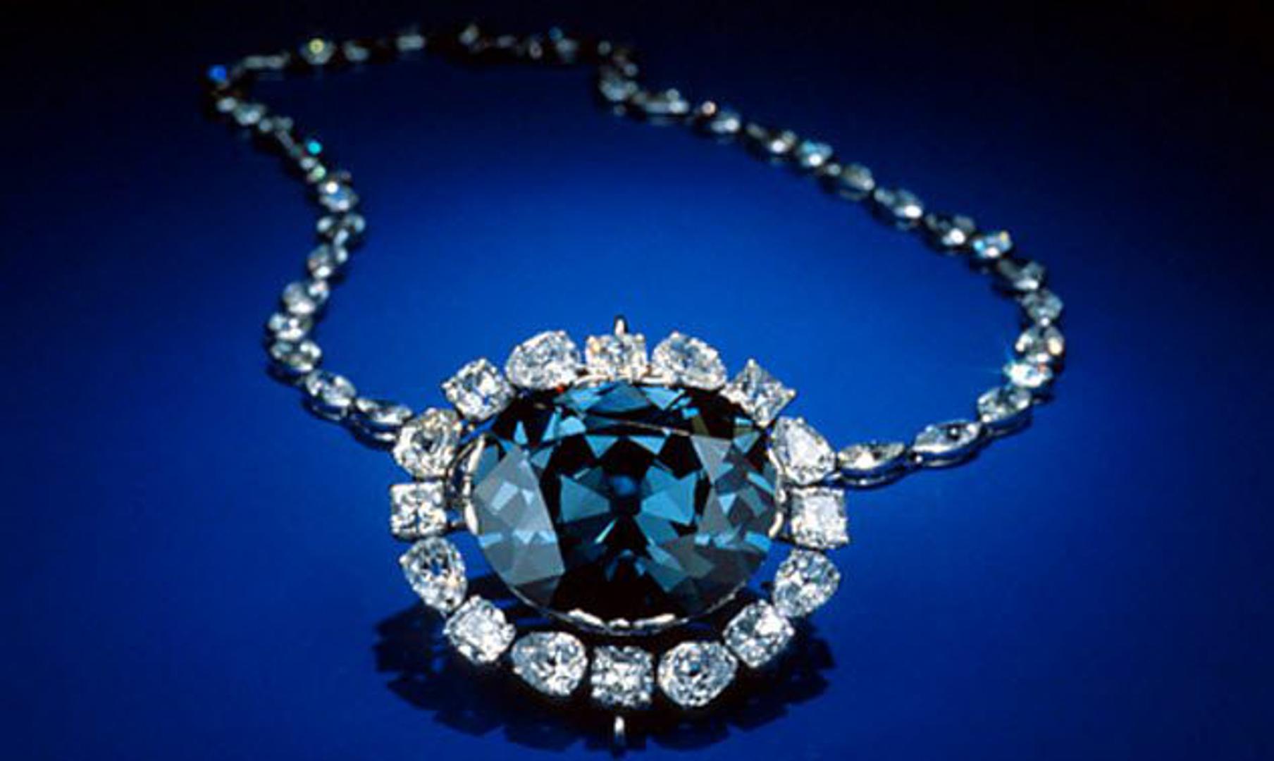 Hope dijamant, jedan od najvrjednijih na svijetu – Kad su trgovca draguljima Harryja Winstona 1958. uvjerili da ga donira jednom institutu, on ga je poslao pošiljkom koja je stajala tek 2.44 dolara. Poštara koji ga je dostavio ispred instituta dočekale su kamere. 