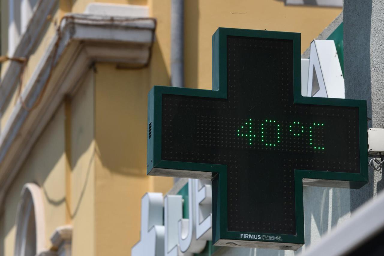 Šibenik: Termometar u centru grada pokazuje 40 stupnjeva celzijusa
