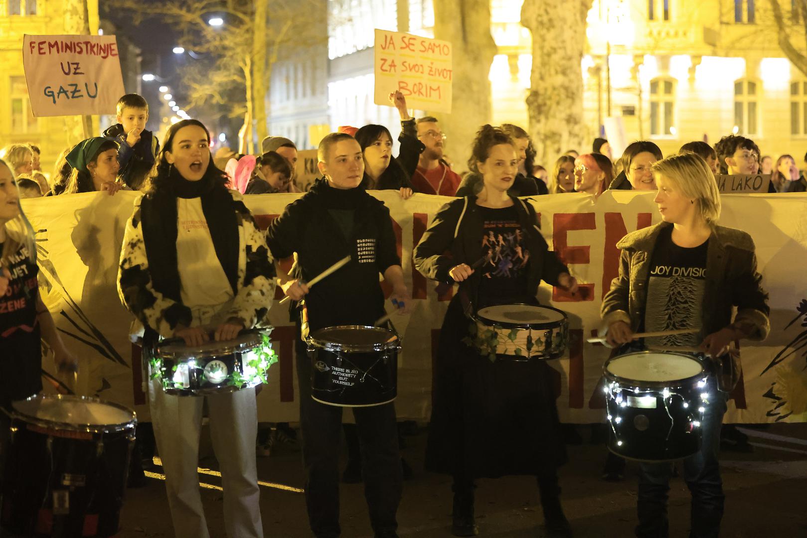 Pod parolom "Žene su kičma otpora" u Zagrebu je održan 10. Noćni marš povodom Međunarodnog dana žena, u organizaciji feminističkog kolektiva fAKTIV. Aktivistice su poručile da marširaju “za radnice, besplatan i dostupan pobačaj, za sigurne ulice i domove, za solidarnost”.