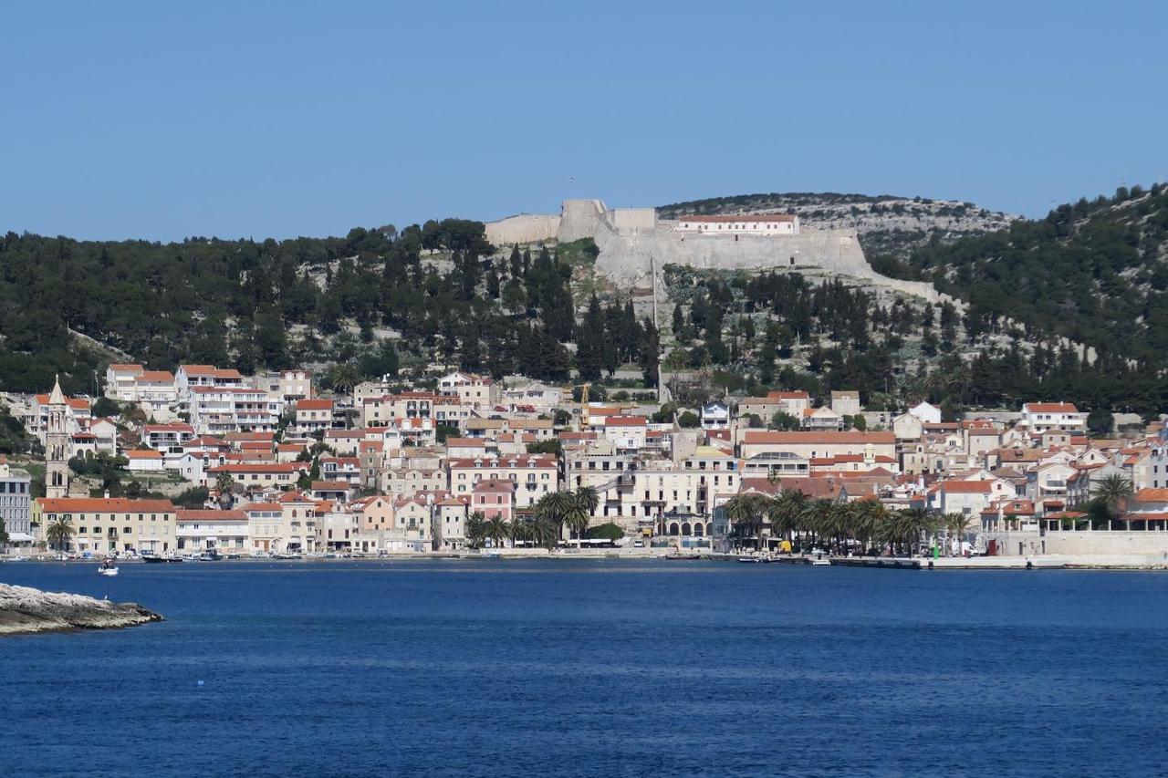 Pogled na grad Hvar