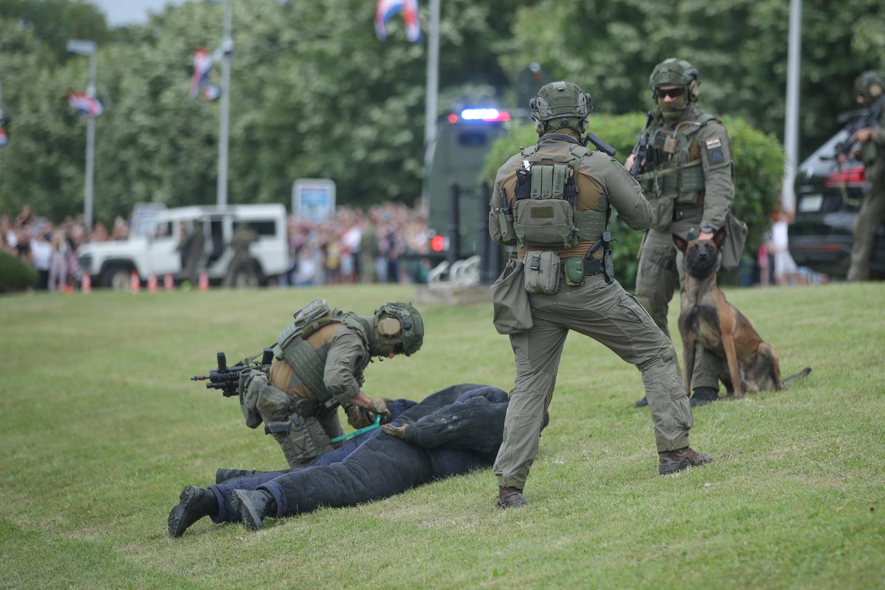 Zagreb: Dan državnosti obilježen pokaznim vježbama Hrvatske vojske i policije te prigodnim letačkim programom