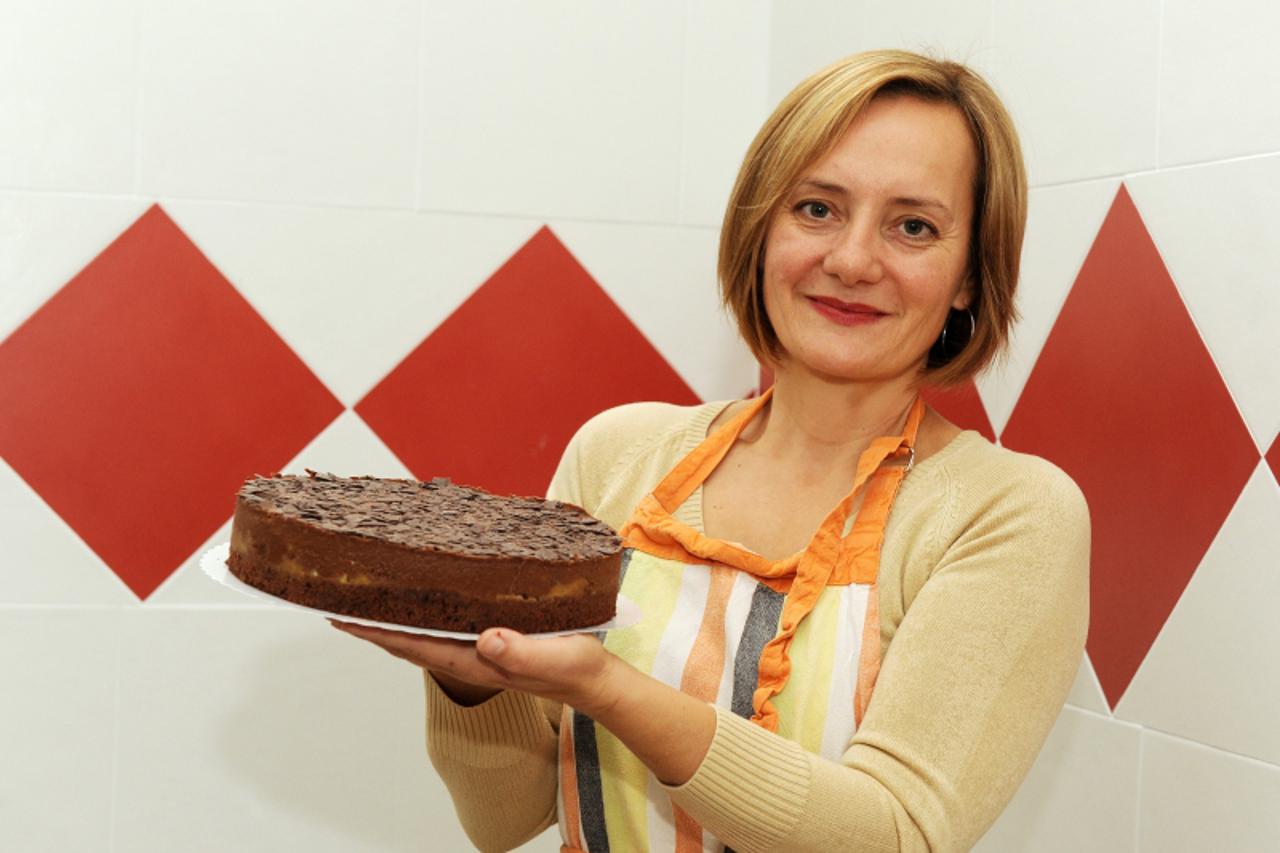 '24.10.2012.- Zagreb, Mladenka Saric bivsa novinarka Vecernjeg lista postala je profesionalna slasticarka Photo: Davor Visnjic/PIXSELL'