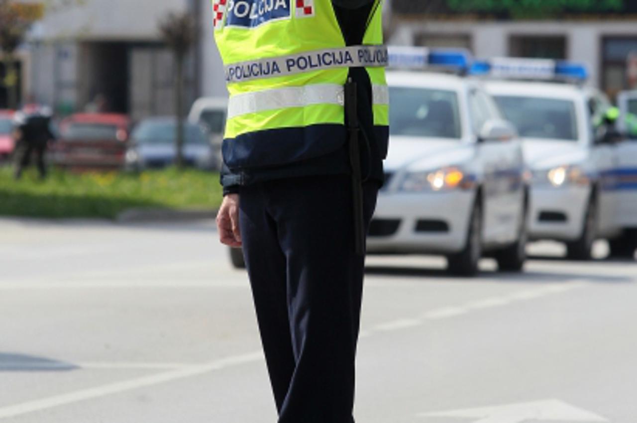 '04.04.2011., Koprivnica - Vozaci mopeda i automobila sudjelovali u prometnoj nesreci. Nisu tesko ozlijedjeni.  Photo: Marijan Susenj/PIXSELL'