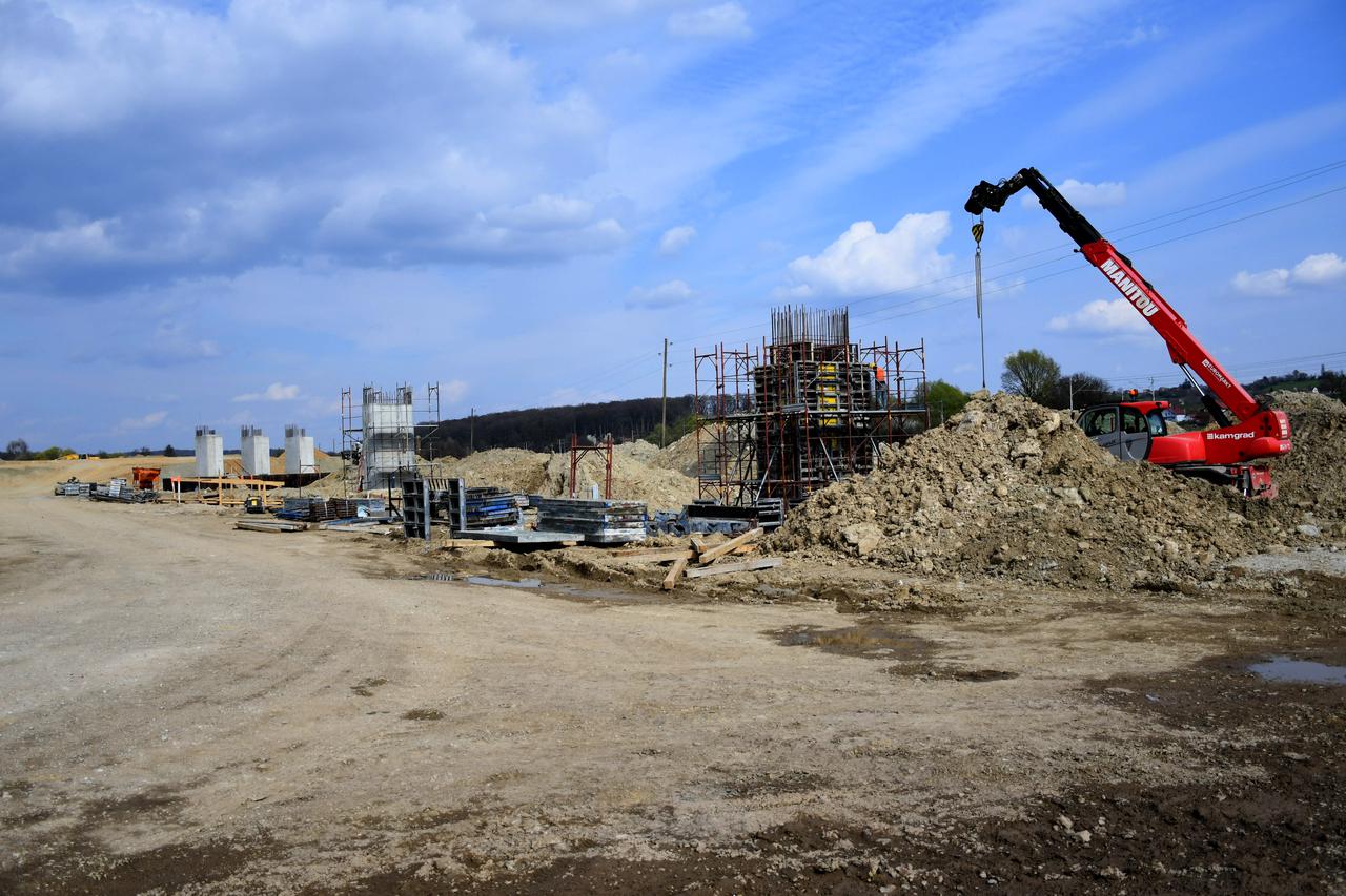 Radovi na dionici ceste do Kloštra Vojakovačkog u punom su jeku