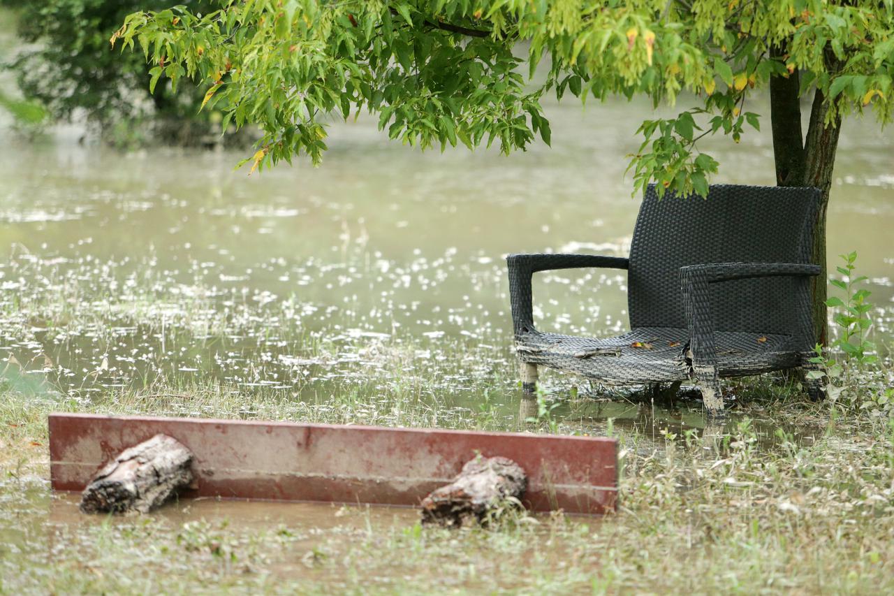 Novi Zagreb bez vode - Poplavljen dio Sarajevske zbog puknuća vodovodne cijevi