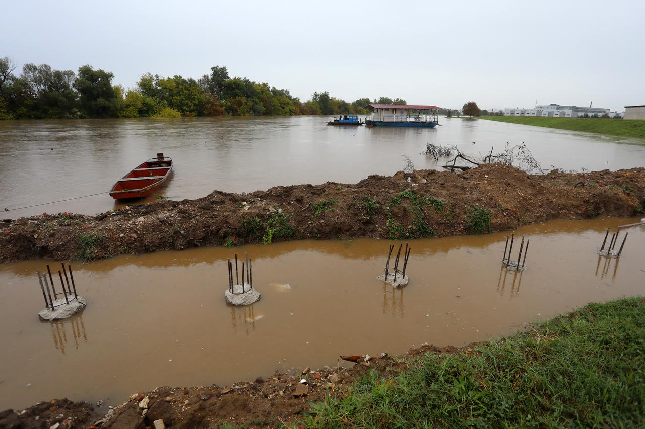 Raste vodostaj Kupe u Karlovcu, na snazi je pripremno stanje za obranu od poplava