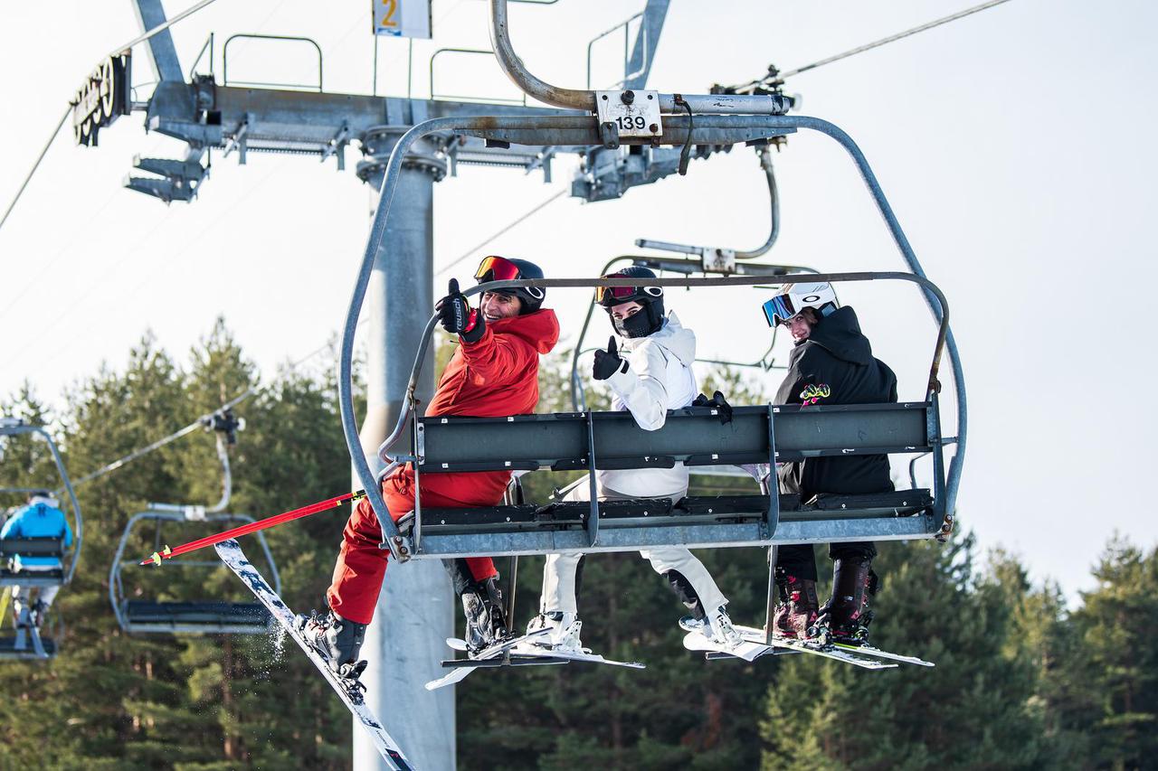 Brojni Dalmatinci okupirali skijaliste u Kupresu