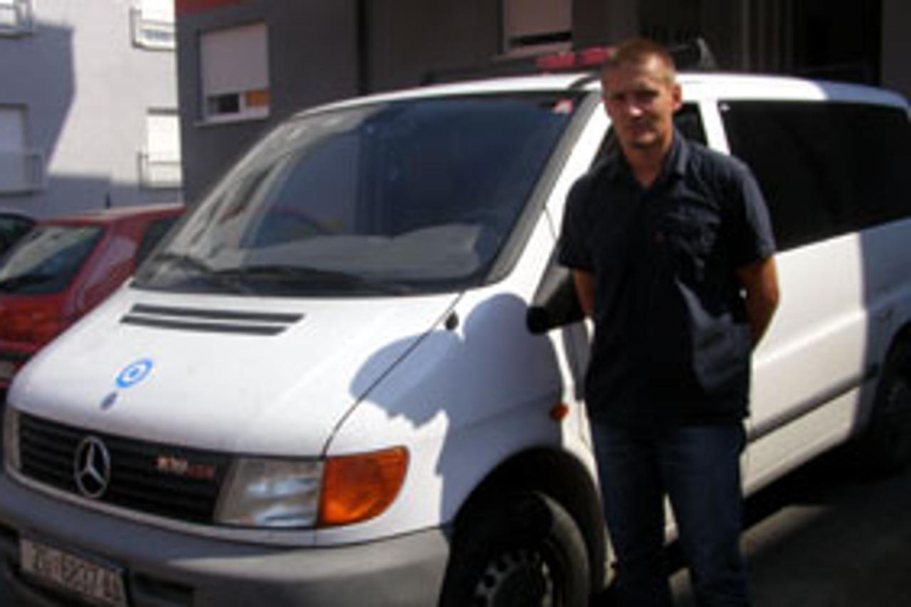 Miljenko sa svojim kombijem