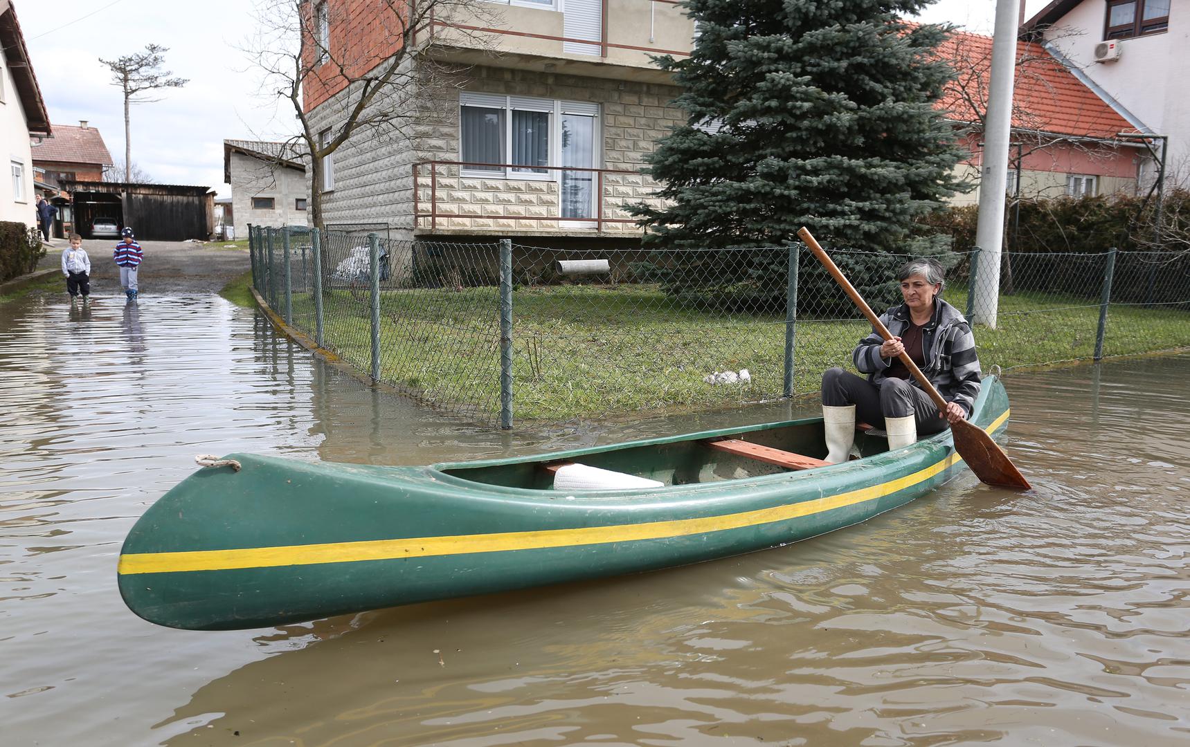 Dramatične scene poplavljenih područja i danas stižu iz Karlovca, Hrvatske Kostajnice, Siska...