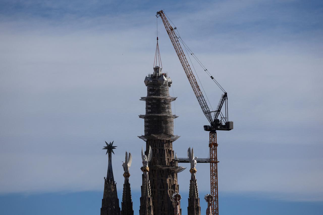 Barcelona's Sagrada Familia basilica places tallest piece