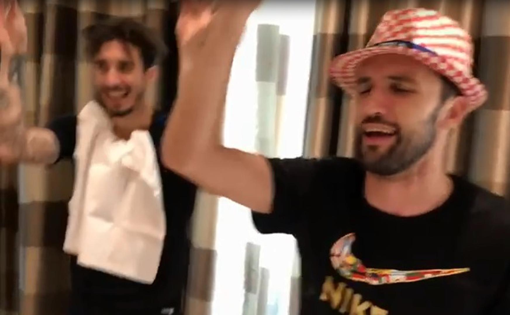 Hrvatski reprezentativac Vedran Ćorluka objavio je video slavlja nakon što su vatreni osvojili srebro na Svjetskom prvenstvu u Rusiji