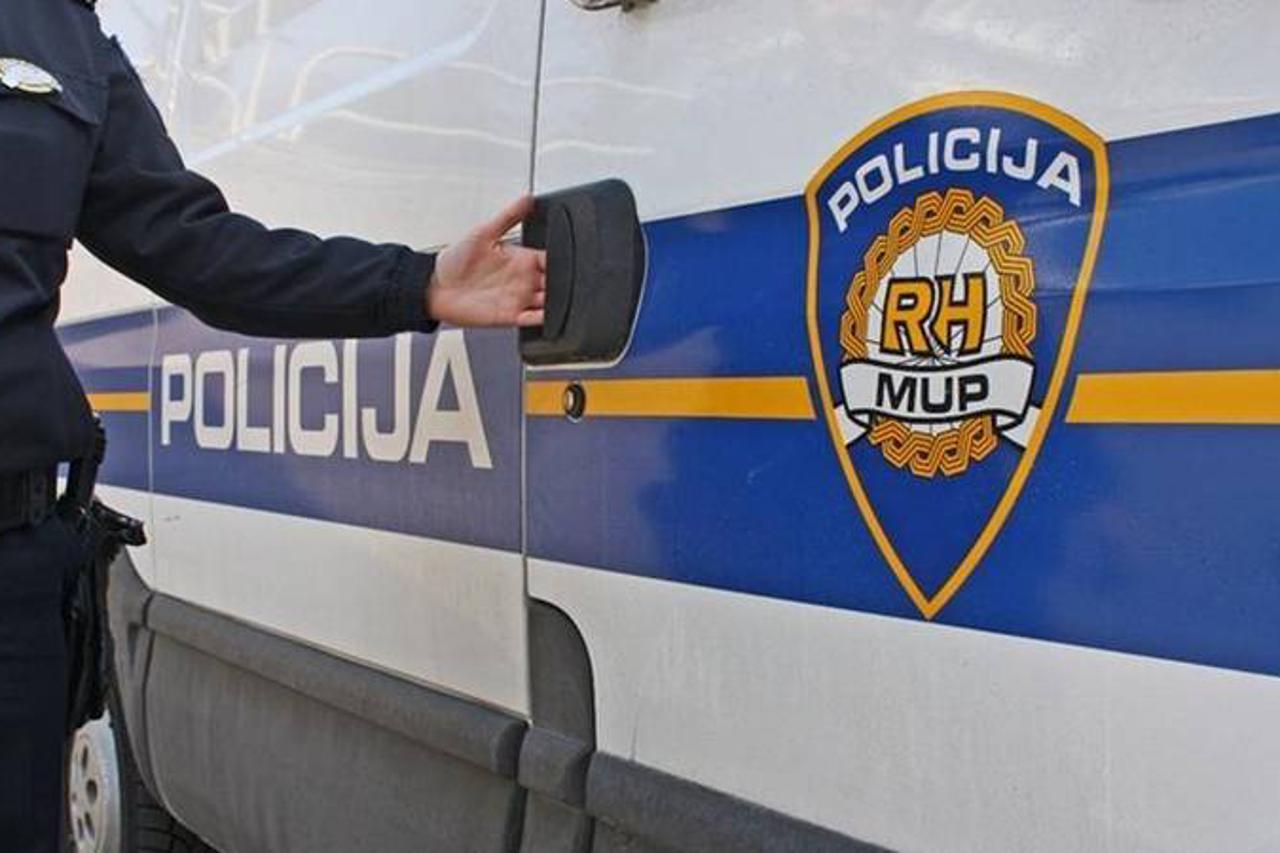 Feed/24Sata/2026-23/Policajac-I-Vozilo.Jpg