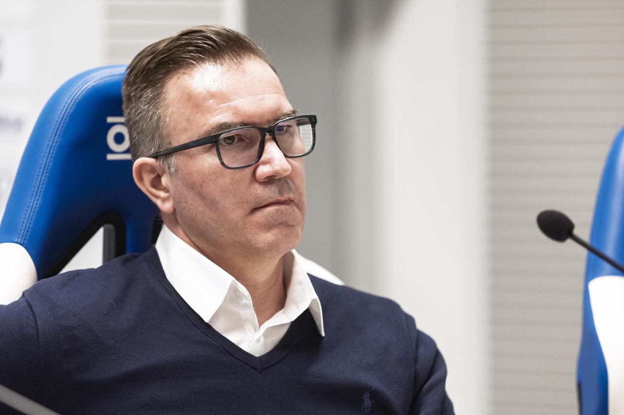 Osijek: NK Osijek predstavio novoga trenera Simona Rožmana