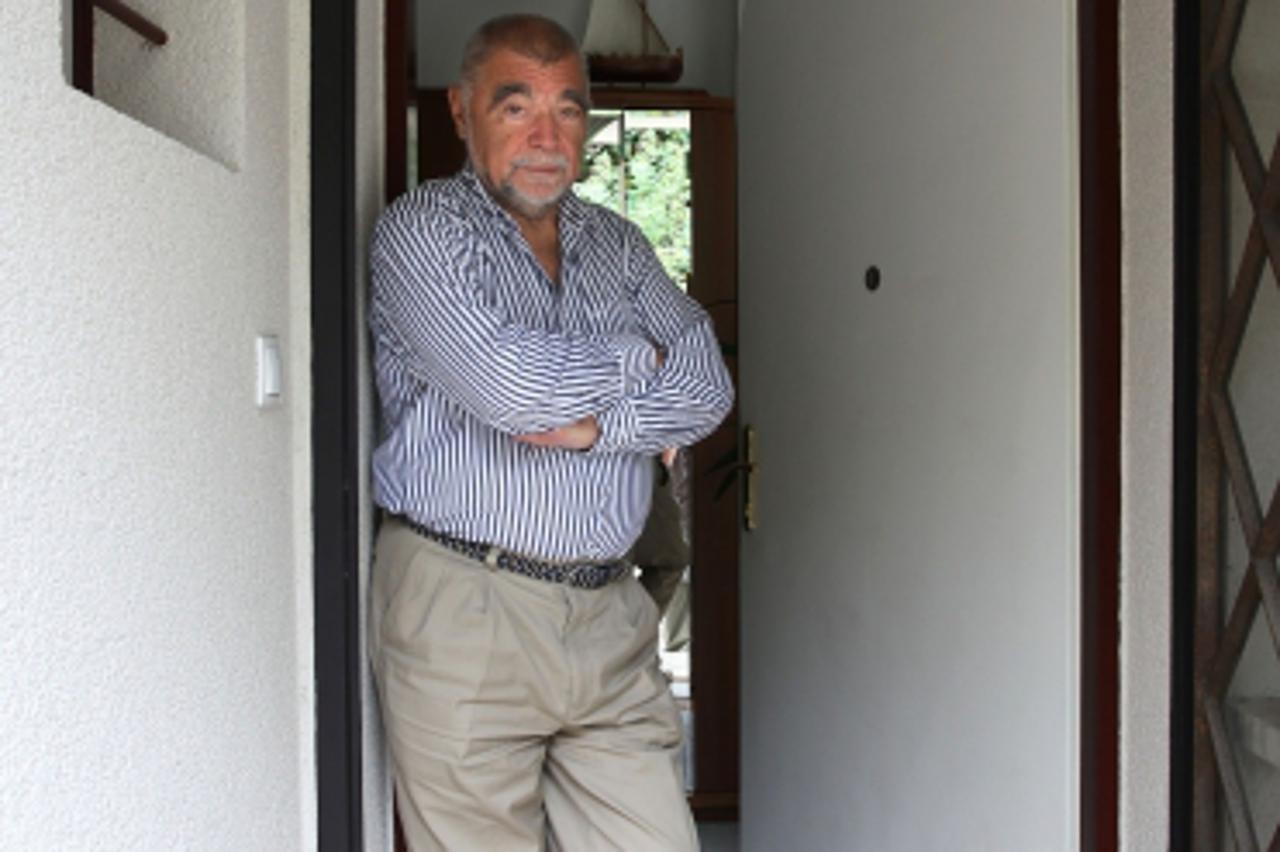 '02.08.2011,  Grskoviceva ulica, Zagreb -  Stjepan Mesic, bivsi predsjednik Republike Hrvatske Photo: Patrik Macek/PIXSELL'