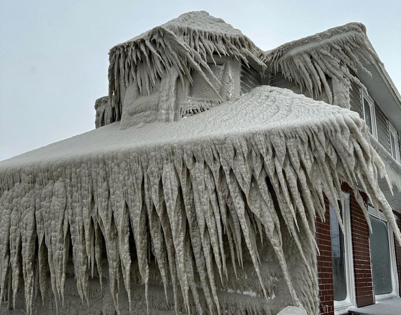 Hoak's restaurant is covered in ice from the spray of Lake Erie waves during a winter storm that hit the Buffalo region in Hamburg, New York, U.S. December 24, 2022.    Kevin Hoak/ via REUTERS  THIS IMAGE HAS BEEN SUPPLIED BY A THIRD PARTY. Photo: KEVIN HOAK/REUTERS