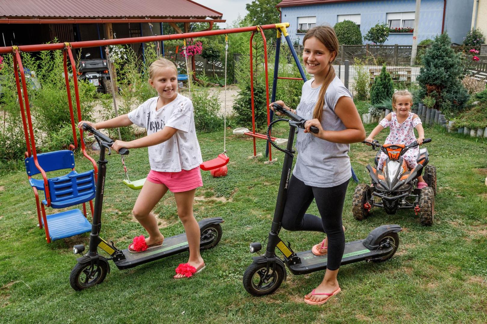 24.07.2020., Zrinski Topolovac - OPG Tijana Blazekovic iz Zrinskog Topolovca u vlasnistvu devetoroclane obitelji koja se bavi proizvodnjom mlijeka za izbor za najbolji OPG - Zlata vrijedan. 

Photo: Tomislav Miletic/PIXSELL