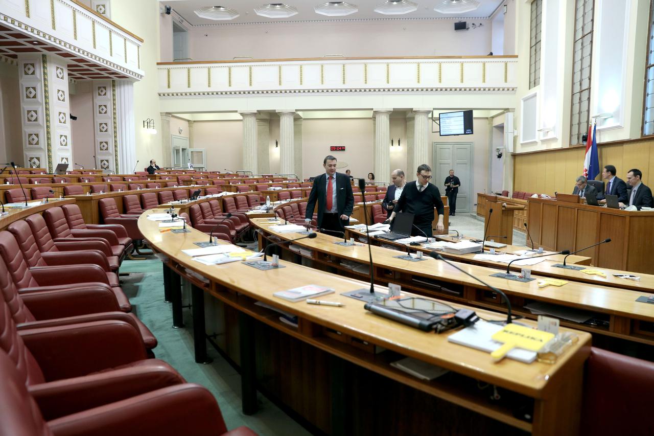 Saborski zastupnici su o izmjenama poslovnika raspravljali cijelu noć