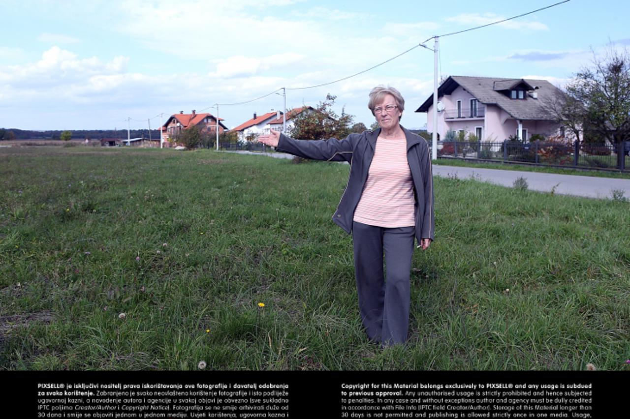 '20.10.2013., Kupinecki Kraljevac - Zlata Malek iz Maleka kod Kupineckog Kraljevca  u sudskom je sporu s Gradom Zagrebom koji je u procesu izvlastenja njezina zemljista zbog izgradnje precrpne stanice