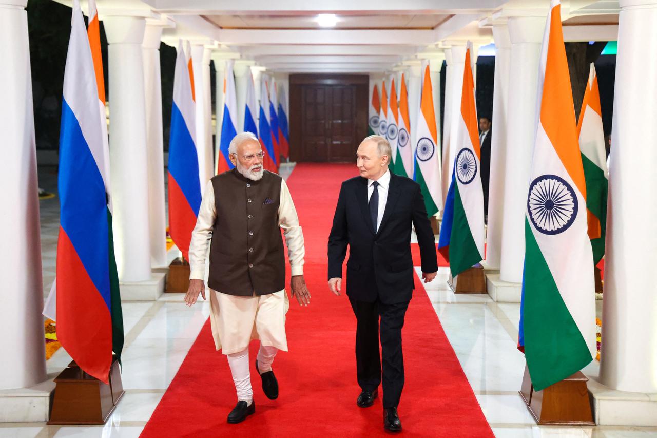 Russian President Vladimir Putin and Indian Prime Minister Narendra Modi arrive for an informal dinner in New Delhi