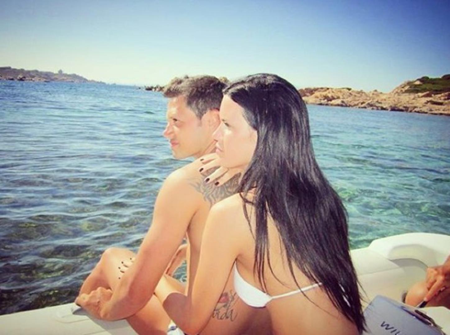 Zarate je trenutno na posudbi u Velezu iz Watforda, a u karijeri je još između ostalih igrao za Lazio, Inter, West Ham, Fiorentinu, QPR...
