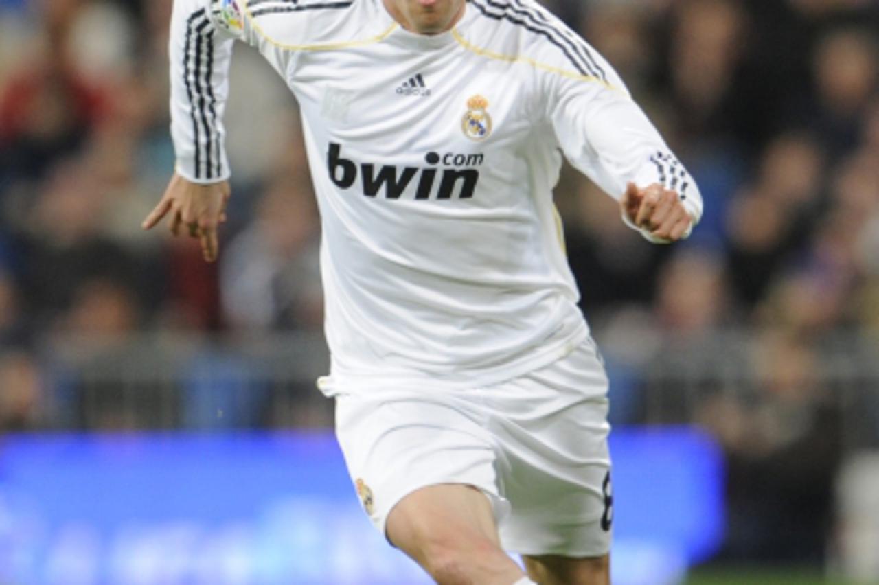 '(FILES) This file picture dated February 6, 2010 shows Real Madrid\'s Brazilian midfielder Kaka kicking the ball against Espanyol during their Spanish League football match at Santiago Bernabeu stadi
