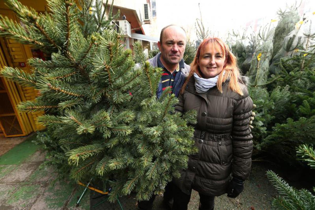 Zvjezdana Vrčković Kečkeš i djelatnik Ivan Mareković