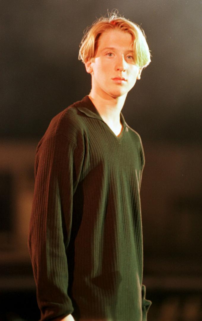 Bio je popularna tinejdžerska zvijezda i mnogi su očekivali velik uspjeh, no karijera mu je naglo pala nakon što je 2015. prvi put priveden zbog dječje pornografije. Tada je pušten uz jamčevinu od 50 tisuća kuna.