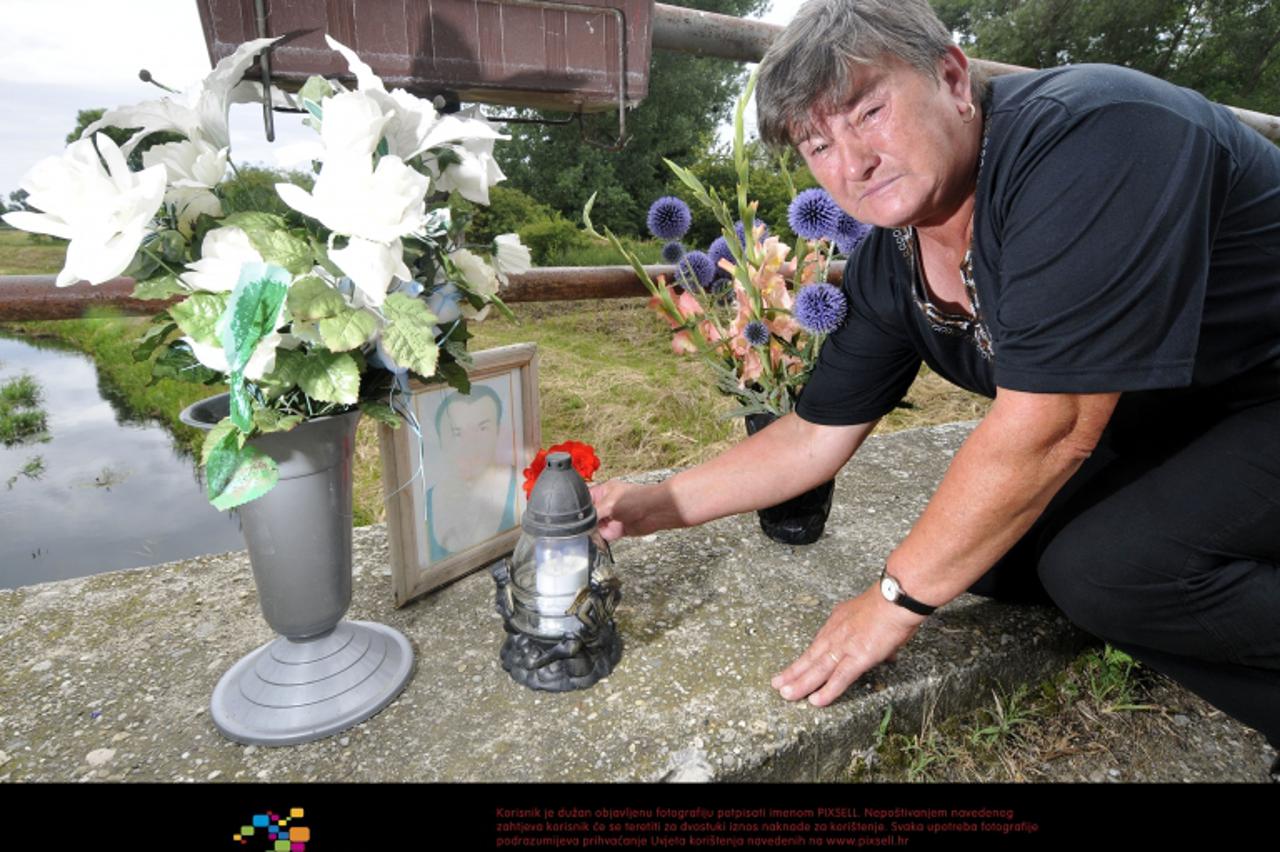 '04.07.2011., Turcisce - Manda Kontrec vec godinu dana ceka informacije o nestalom sinu Krunoslavu koji je ubijen u srpnju 2011., no tijelo nije pronadjeno.  Photo: Vjeran Zganec-Rogulja/PIXSELL'