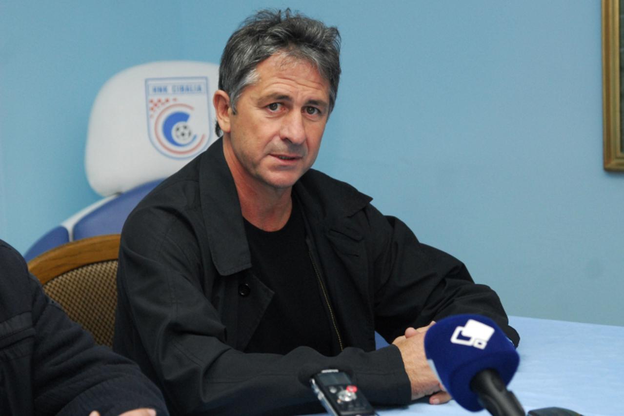 'spo.......vinkovci.........14.11.2008. vinkovacki prvoligas hnk cibalia promijenio trenera; novi trener je stanko mrsic Photo: Mihael Spanic/Vecernji list'