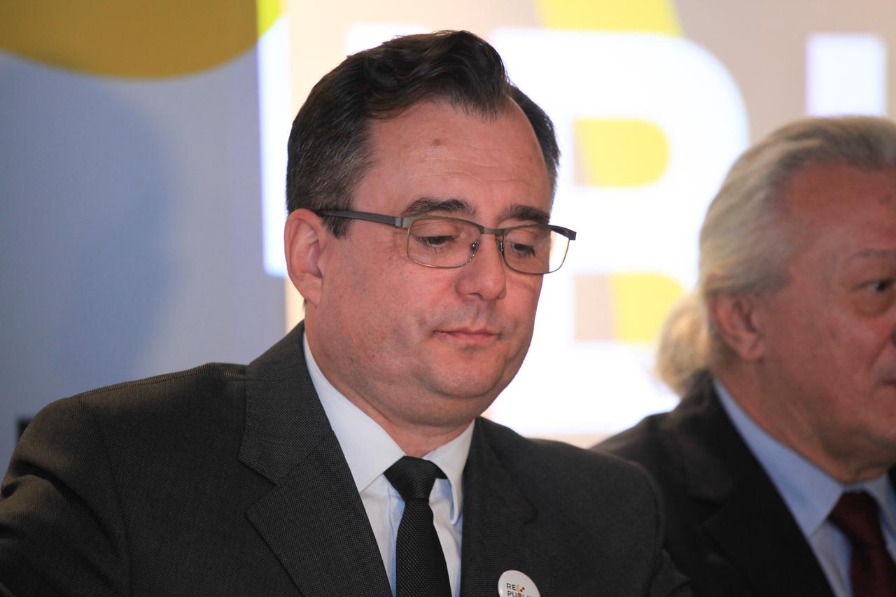 Zagreb: Damir Vanđelić s izabranim vodstvom predstavio je plan i program novoosnovane stranke "Republika"