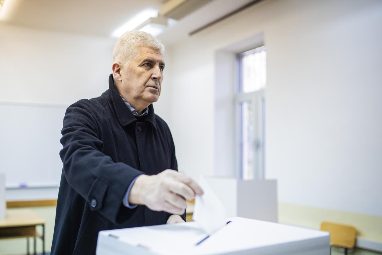 Mostar: Dragan Čović glasova je u drugom krugu izbora za predsjednika Republike Hrvatske