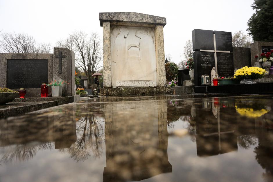 Ivan Meštrović - reljef "Isus i Samarićanka" na grobu Ruže Meštrović